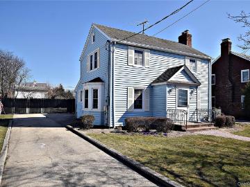 27 N Lewis Pl, Rockville Centre, NY 11570 | MLS #992078