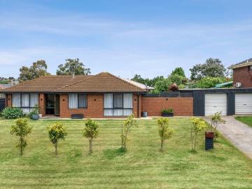 27 Nanworen Crescent, Bell Park, VIC 3215