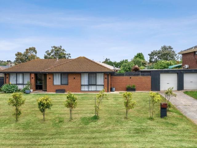 27 Nanworen Crescent, Bell Park, VIC 3215