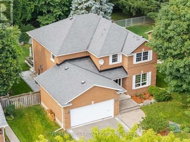 27 Norma Crescent, Hamilton, ON, L9G 4V8 house for sale | Listing ID X13614 | Royal LePage