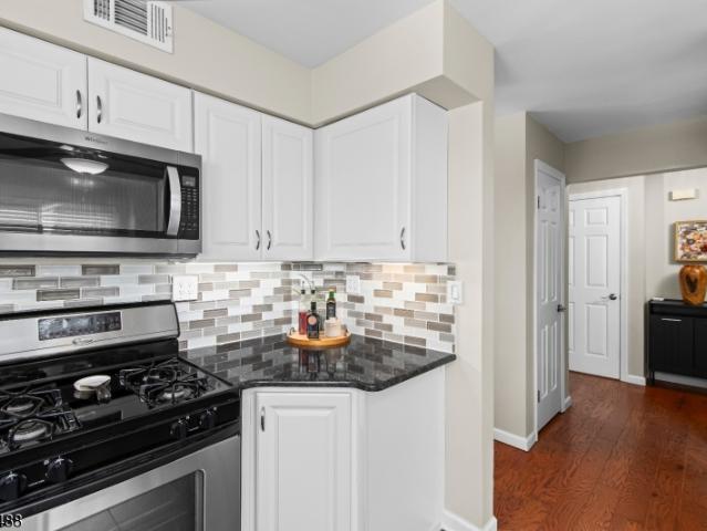27 Overlook Dr