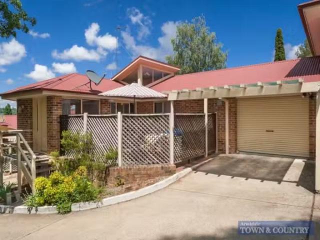 2/7 Quin Avenue, ARMIDALE Apartment for rent Listed by Janell.
