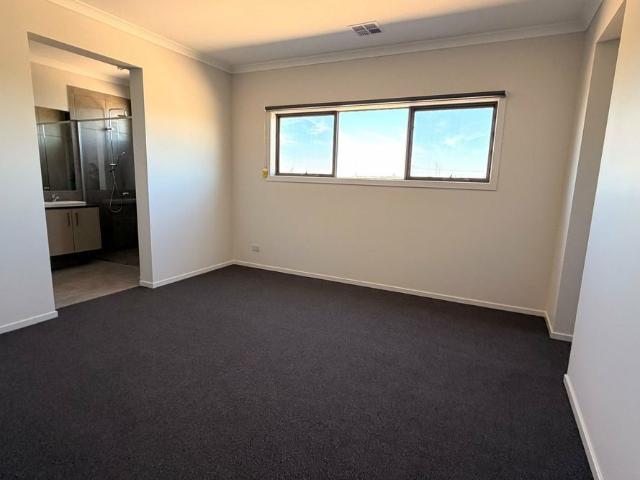 27 Red Fruit Street, Clyde North VIC