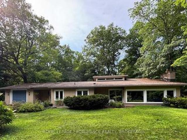 27 Riverside Drive, Kingston. East Incl Cfb Kingston, ON, K7L 4V1 house for sale | Listing ID X13771 | Royal LePage