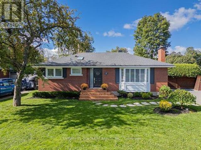27 Roundhay Drive, Ottawa, ON, K2G 1B6 house for sale | Listing ID X13813 | Royal LePage