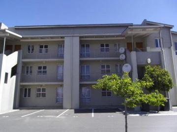27 Royal Carlisle, 5 Turf Club Rd, Milnerton