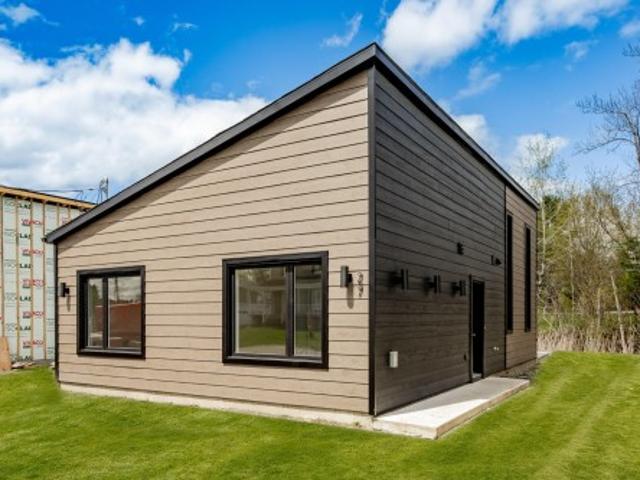 27 Rue Des Tailleurs De Pierre, Stanstead Ville, QC, J0B 3E4 house for sale | Listing ID 9193 | Royal LePage