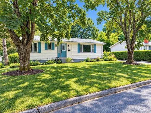 27 Smith Avenue, Bridgewater, NS, B4V 1Y2 house for sale | Listing ID 202624 | Royal LePage
