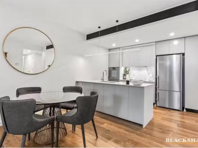2/7 State Circle, Forrest Apartment for rent Listed by Lauren.