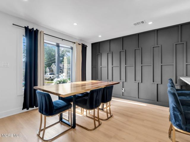 27 Sunset Street