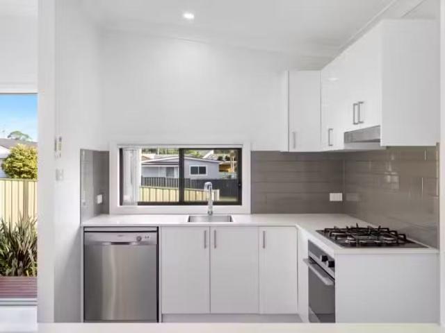 27a Cornish Avenue, Killarney Vale Apartment for rent Listed.