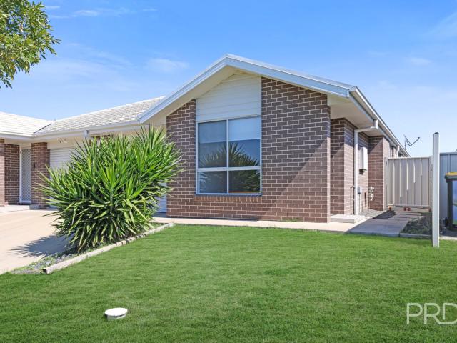 27a Mawson Close, TAMWORTH NSW 2340