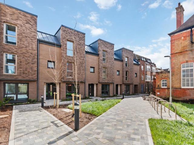 27B at The Blockhouse, 21 Pelham. 1 bed apartment to rent £1,816 pcm £419 pw