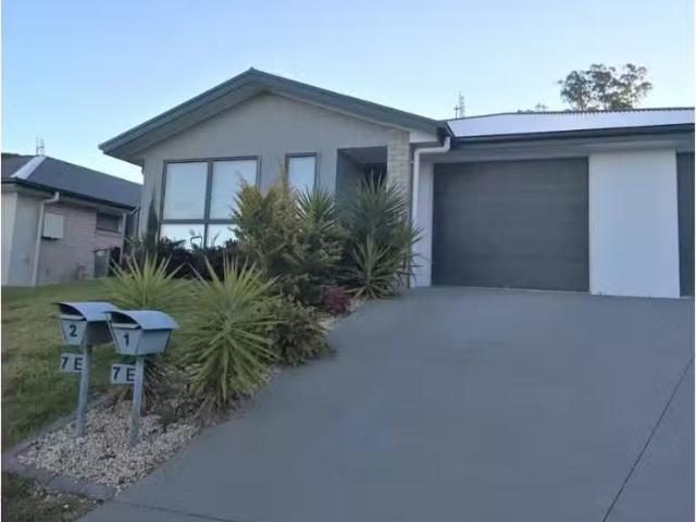 2/7e Trinity Point Drive, Morisset Park Townhouse for rent Li.