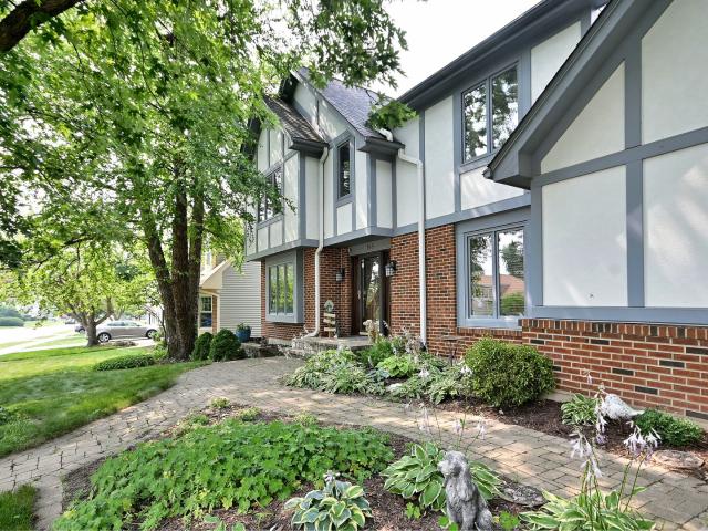 27W168 Chartwell Drive
