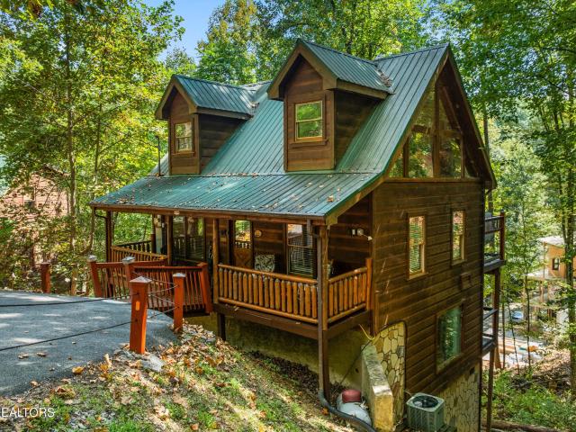 2404 Balsam Circle