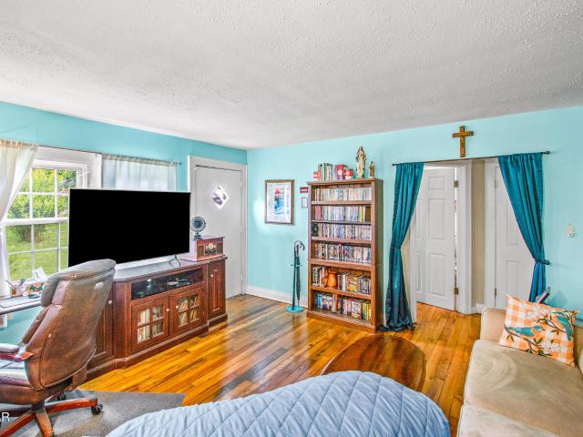 2404 Cedar Lane