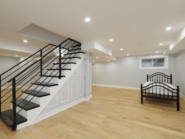 2404 Place Jubilee