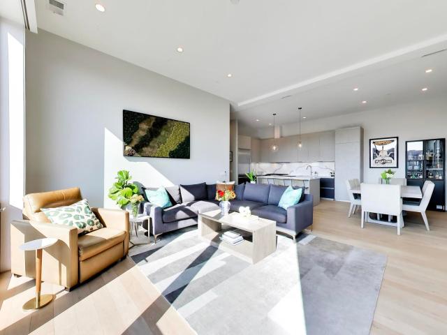 2405 W Iowa Street # 402