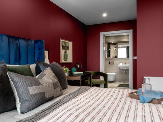 2406 Moda, The Mercian