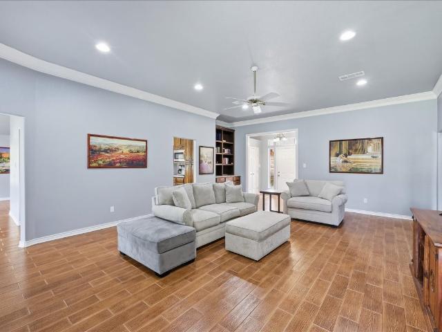 2406 Golden Oak Drive