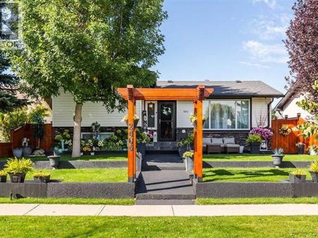 2406 18 Street North, Lethbridge, AB, T1H 4P9 house for sale | Listing ID A2350 | Royal LePage