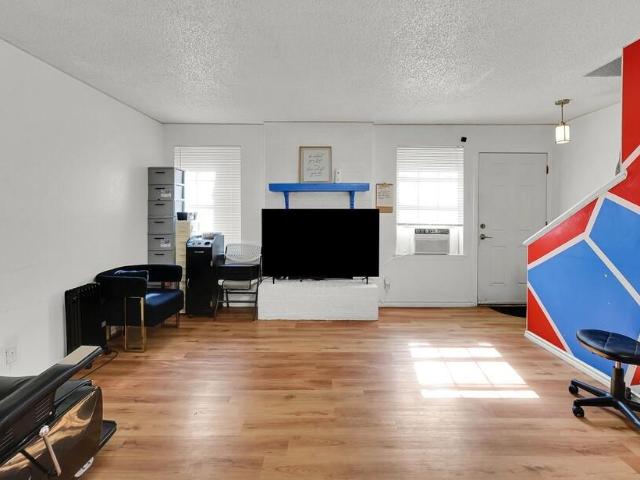 2409 Macarthur Drive