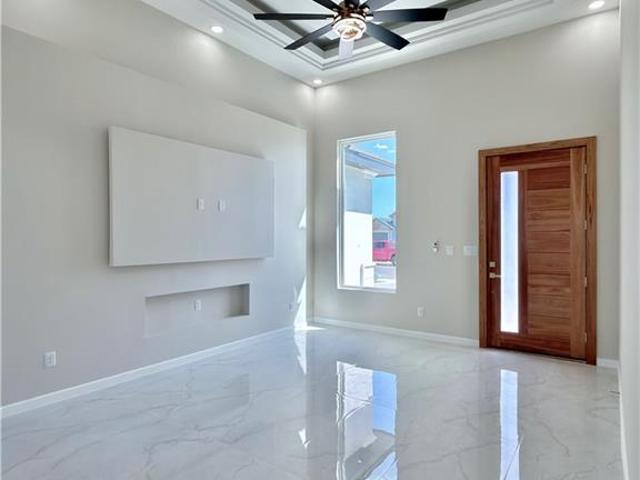 2409 E Tamarindo Avenue