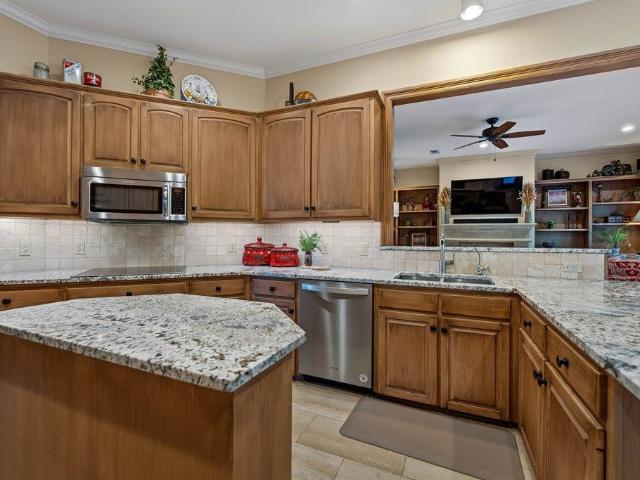 2409 W Commerce St, San Saba, US, TX