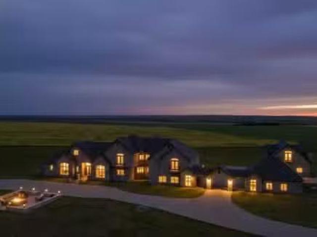 240046 284, Rural Kneehill County, AB, T3R 0K4 house for sal.
