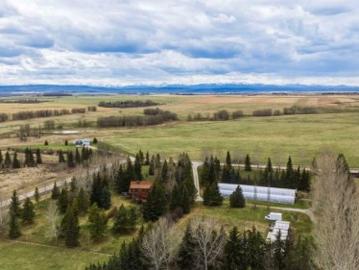 Rocky View County, Alberta - Swimming pool