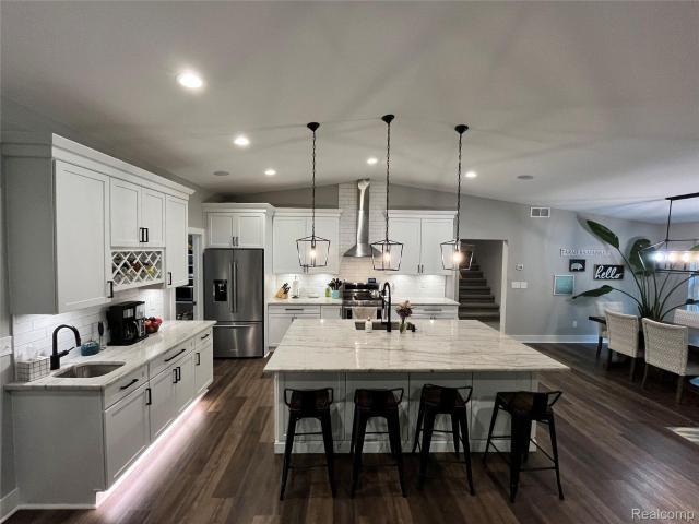 2400 N Hacker Road, Howell, US, MI