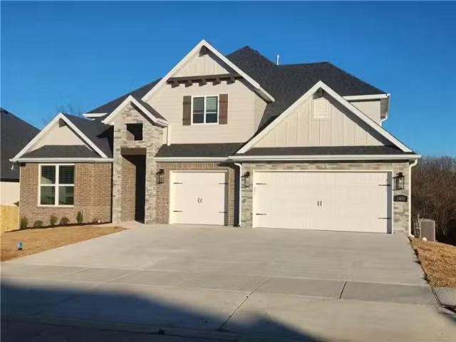 2400 BERGMAN RD, PEA RIDGE, AR 72751