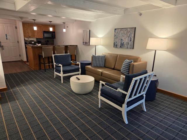 2400 E Geneva St, Unit 1801