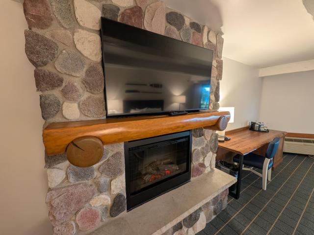 2400 E Geneva St, Unit 1815