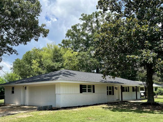 2401 Magnolia Circle