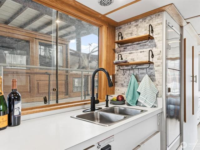 2401 N Northlake Way, Seattle, WA 98103 | MLS #2436