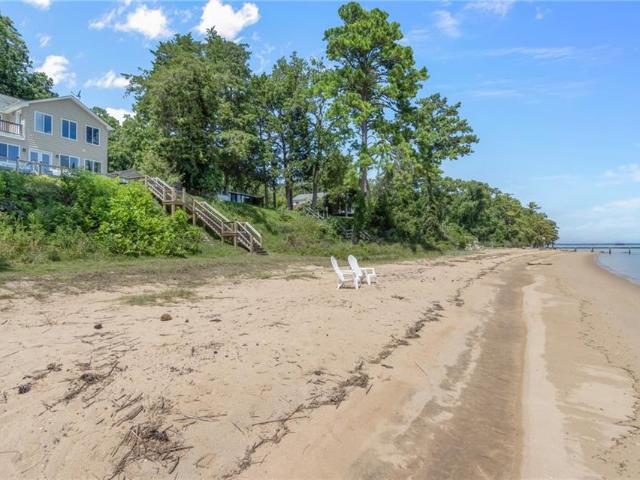 2401 N Shore DR
