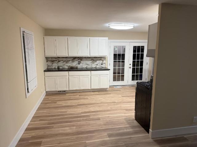 2402 E Sauk Trail