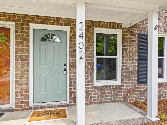 2402 Quail Hollow Court