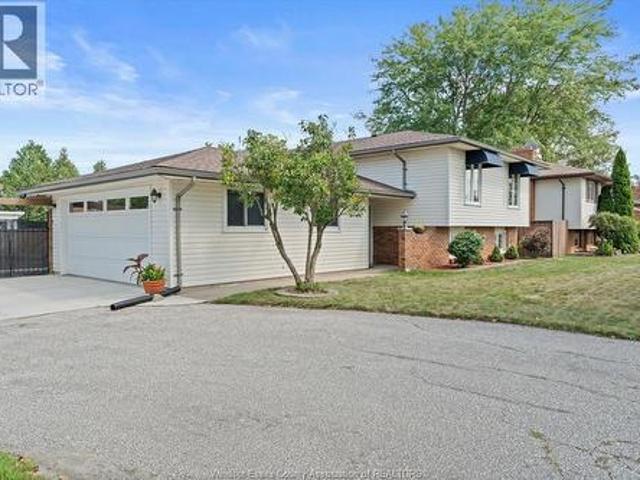 2402 St. Alphonse Avenue, Tecumseh, ON, N8N 2W9 house for sale | Listing ID 26020 | Royal LePage
