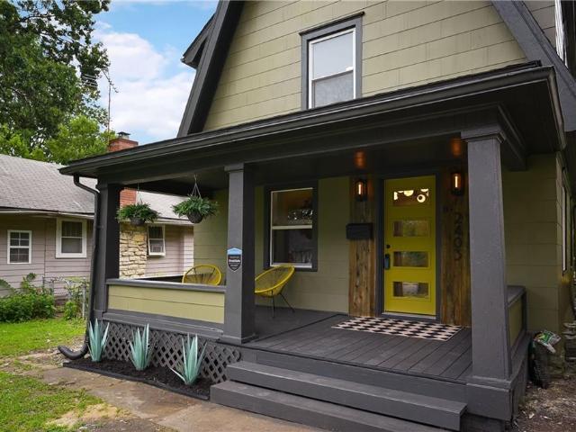 2403 E 69th Terrace