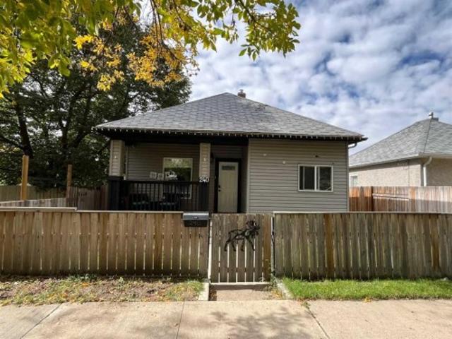 240 20 Street North, Lethbridge, AB, T1H 3M7 house for sale | Listing ID A2347 | Royal LePage