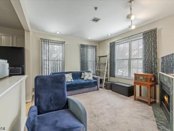 240 Cambridge Ct