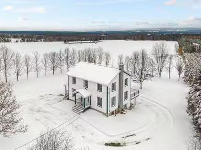 240 Ch. De Brome, Lac Brome, QC, J0E 1S0 Luxury House for sa.
