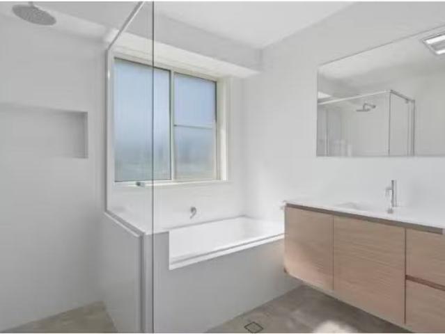 2/40 Ajax Avenue, MARYLAND Apartment for rent Listed by Love.