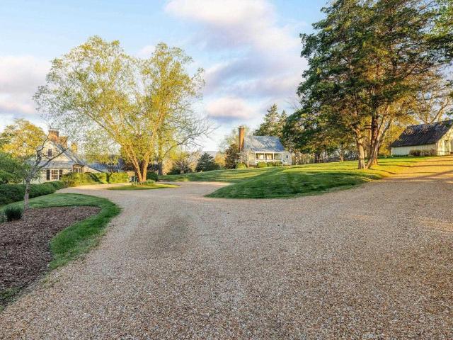 240 Broad Axe Rd