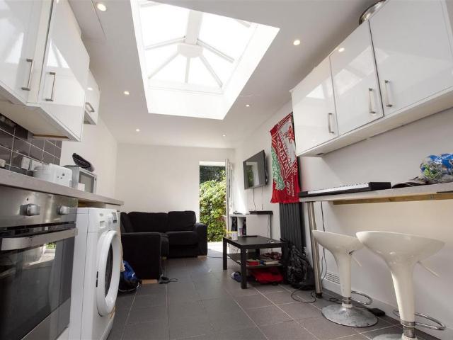 240 Dawlish Road, Stirchley, B29 7AT, United Kingdom | 6 bed house for rent #139403132 | Rentberry