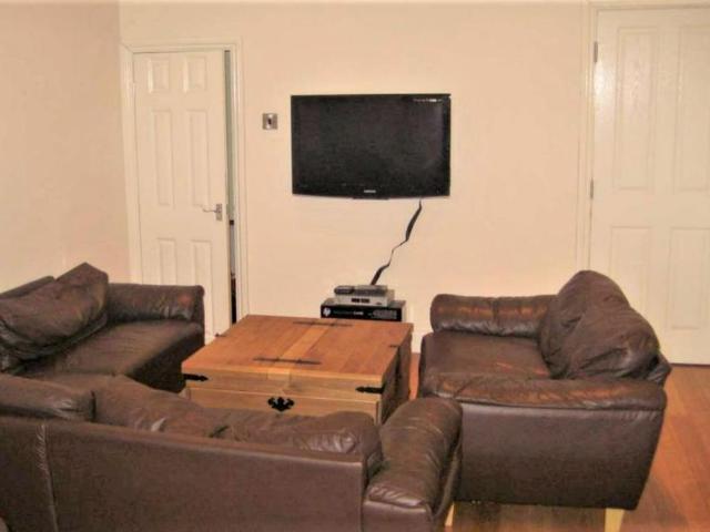 240 Dawlish Road, Stirchley, B29 7AT, United Kingdom | 6 bed townhouse for rent #84996758 | Rentberry