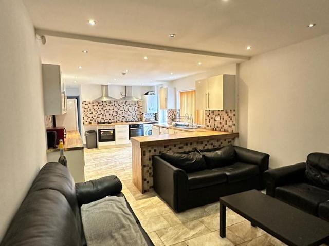 240 Dawlish Road, Stirchley, B29 7AT, United Kingdom | 9 bed house for rent #136867863 | Rentberry